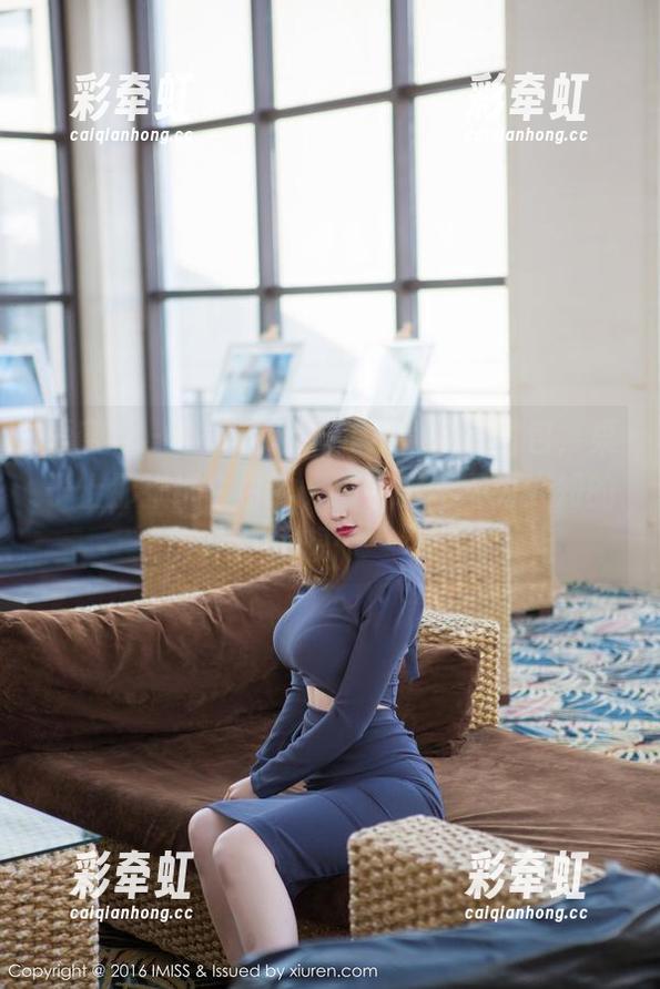 爱蜜社 - Flower朱可儿的教室图包，桌子上那张纸白白的，似乎藏着不为人知的思想……