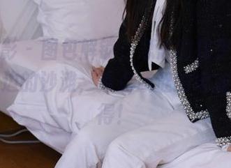 甜予摄影 – 图包解锁，思思的裸足又让我想到海边的沙滩，带点咸涩的增加怡然自得！