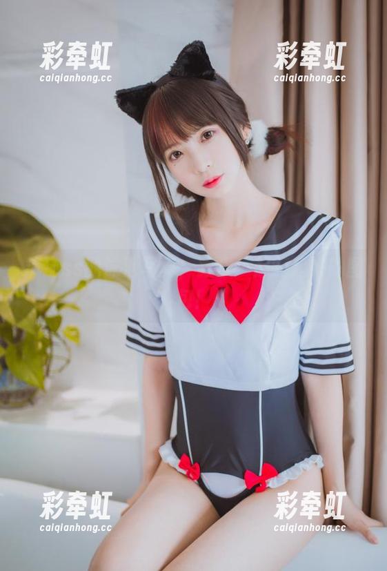 疯猫ss的泳池写真，跟水一起嗨起来的图包！