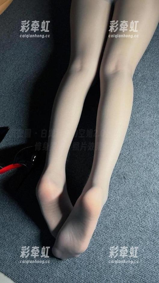 微密圈 - 白龙猫女的空姐2.0新轮回，黑丝修身紧致，照片效果绝了！