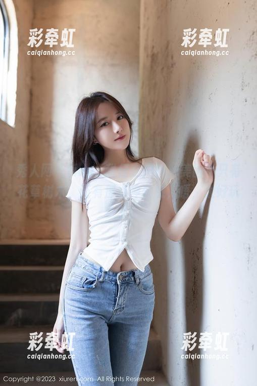秀人网-tina_甜仔 秀人网 - tina_甜仔在户外,美图不只有花草树木,还有那点神秘感,唔,太好玩了!