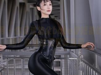 秀人网 – 你见过加朵babe穿短裤的美图吗？在线的感觉真蠢萌。