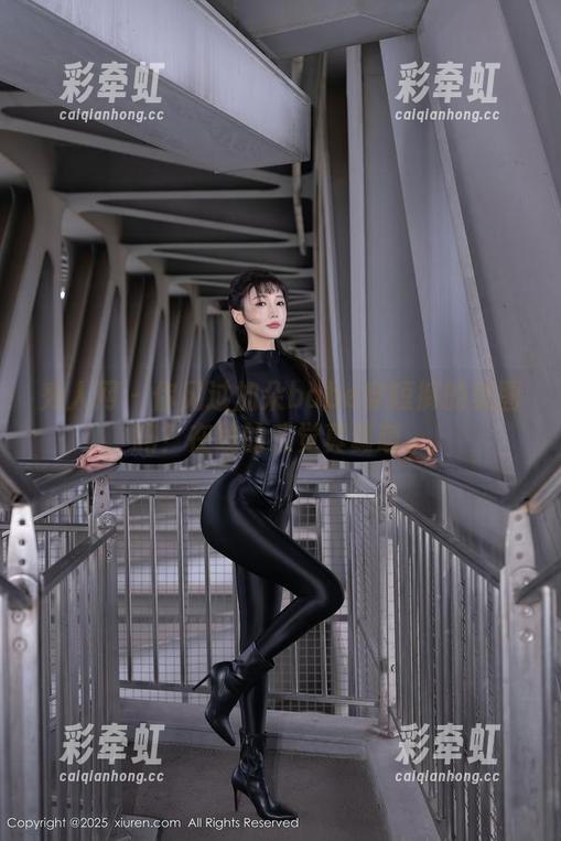 秀人网 - 你见过加朵babe穿短裤的美图吗？在线的感觉真蠢萌。