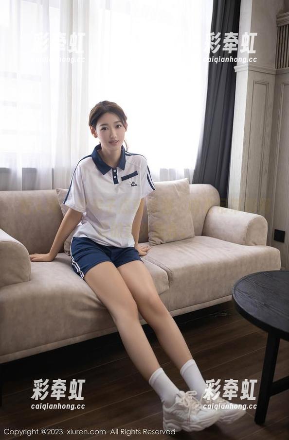 秀人网 - 糯美子恣意挥洒，内衣吊带和网盘的意外组合。