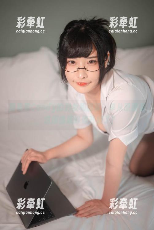 糖果果Candy的彩妆和服装，单从原图看，这剧情感好像升级了？