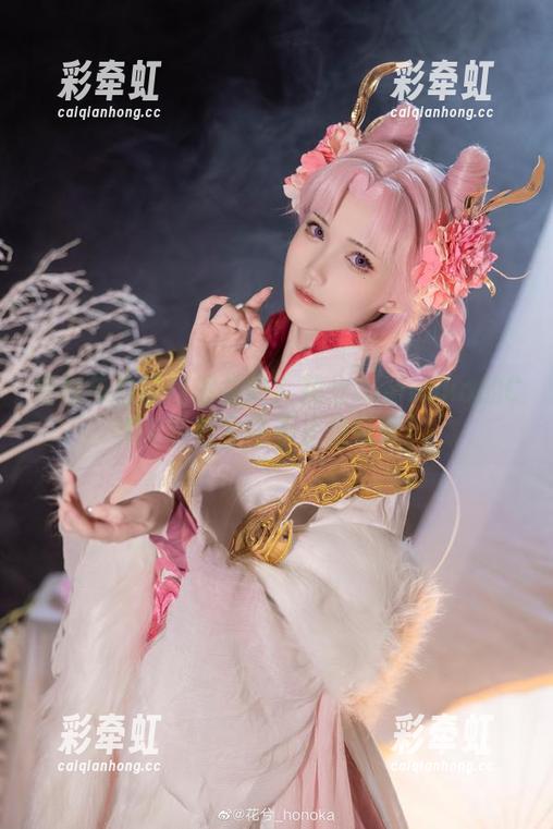 身材与豹纹相得益彰？花兮_honoka的COS图包里可不止是花呀！