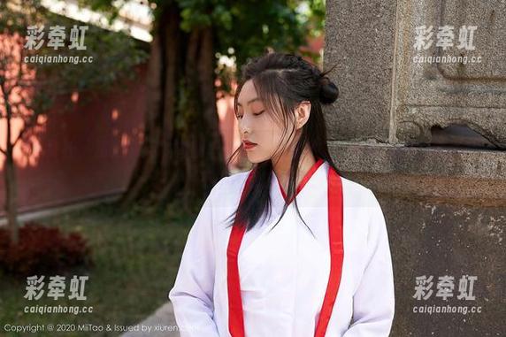 蜜桃社-初月 蜜桃社 - 精选初月的套图——她的“清纯”,就像早晨的露珠,一不小心就溜走了。