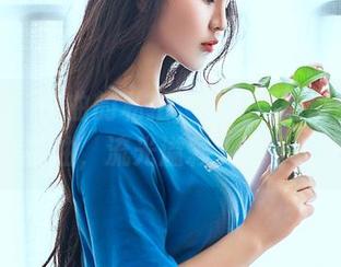 轰趴猫 – 曲曲的私拍，油亮得像刚刚榨出的橄榄油，流光溢彩，滑不留手。