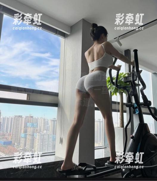 微密圈 - 哎呦，水手服里的金希儿，原图霸气侧漏，但眼里却藏着一丝不甘妥协的挑战味道。