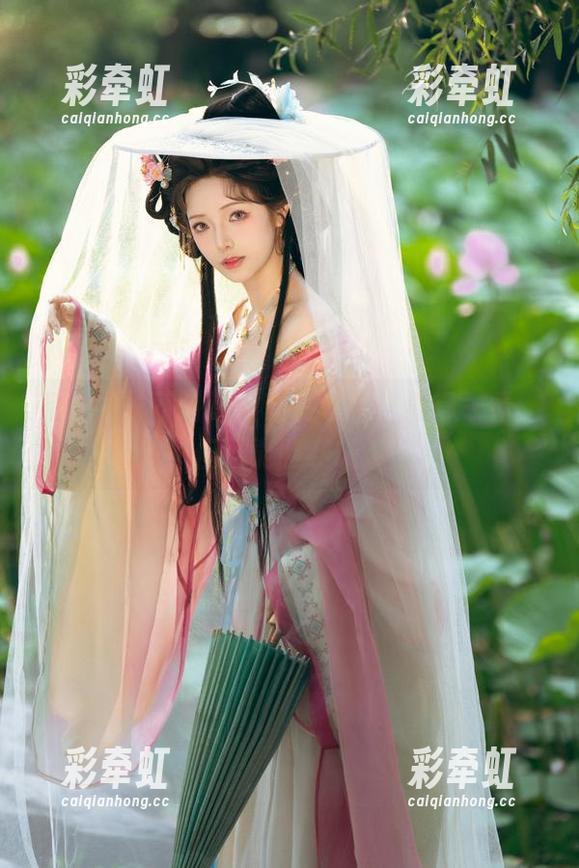 精选雯妹不讲道理套装写真，值得一看，但可能脸红哦。