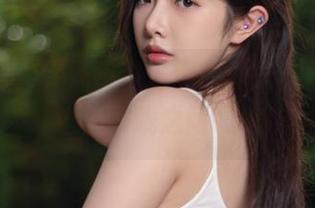 图册旁记，雯妹不讲道理的泳衣：行走在水边，朦胧之间啊…